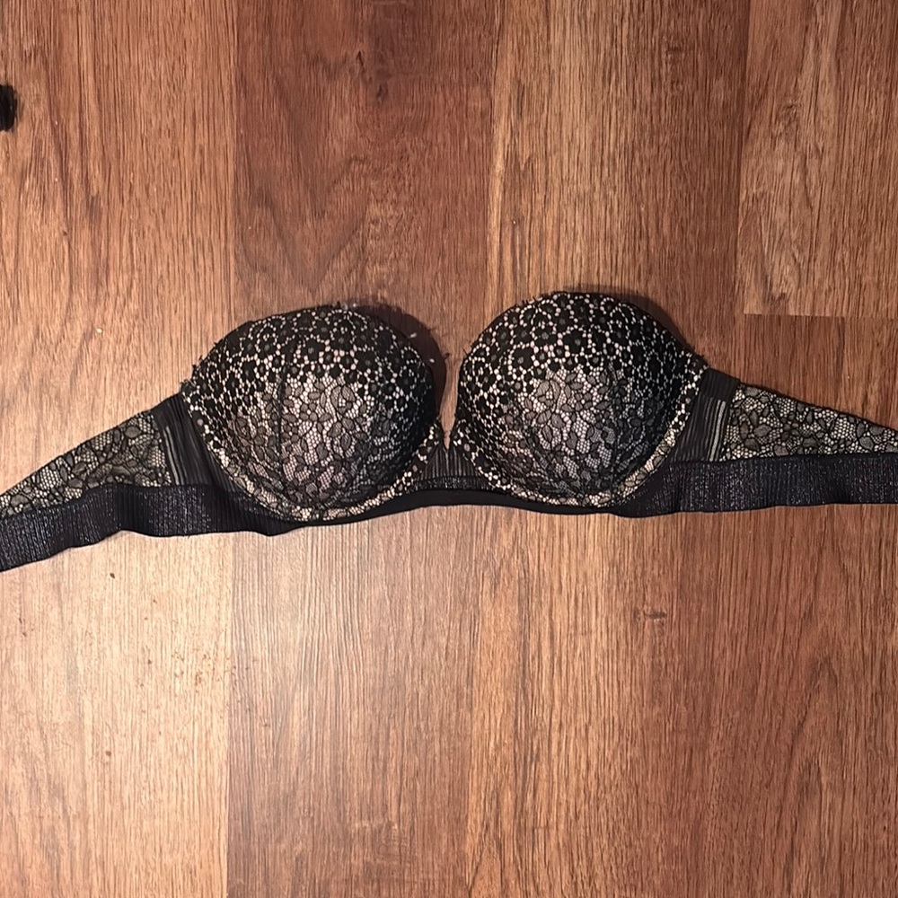 Victoria's Secret Black and Gray Strapless Lace Bra